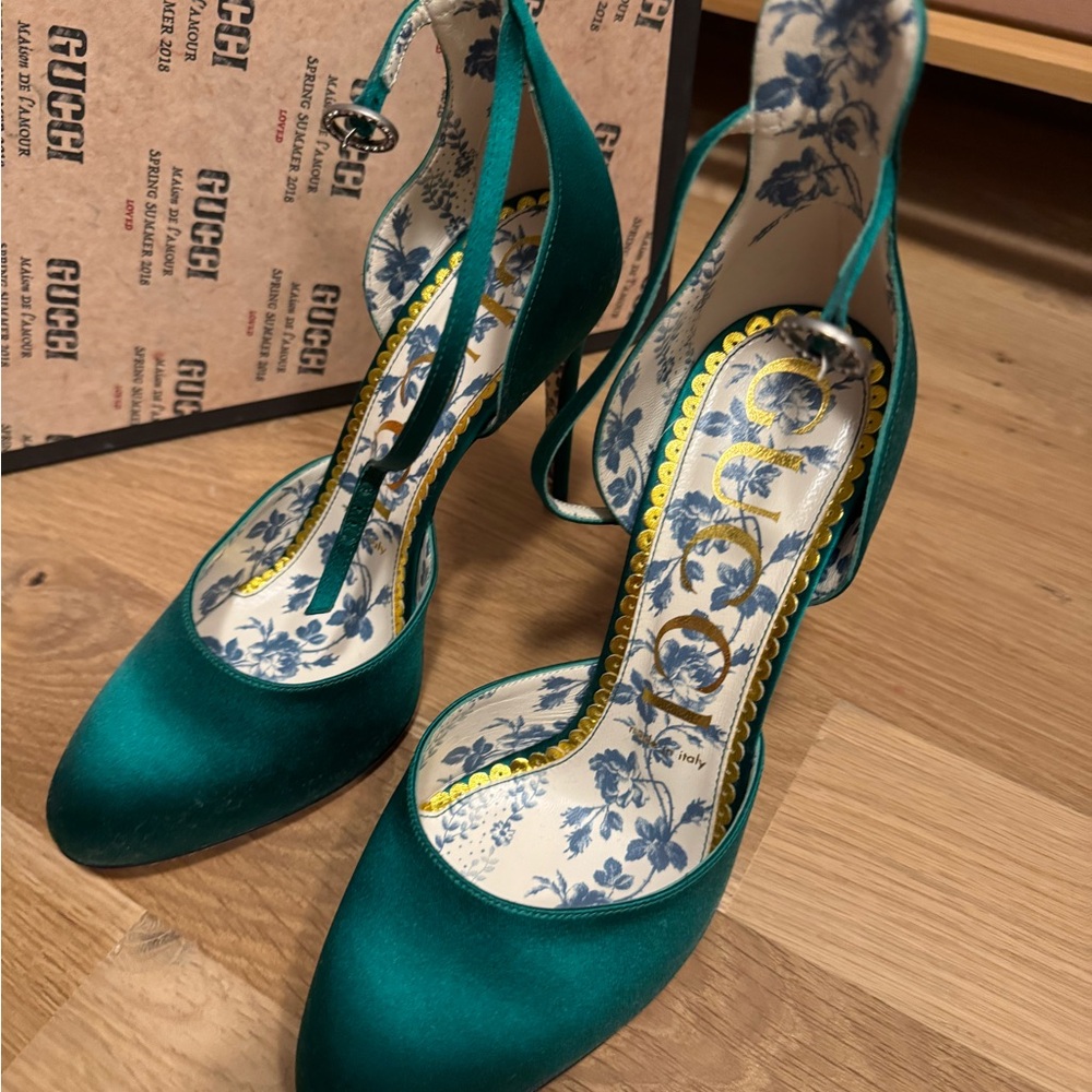 Gucci Women's Emerald Satin Heels - Picture 2 of 4